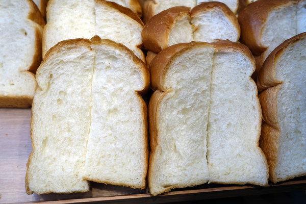 哈肯舖淨生吐司、桑葚優格吐司，使用聯華潔淨認證麵粉，成分天然、八大無添加，嚴選好食材低溫發酵手感烘焙，安心美味的生吐司