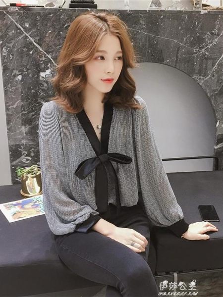 襯衫女 春新款韓版V領蝴蝶結格子燈籠袖雪紡襯衣女百搭寬鬆襯衫上衣 伊莎公主