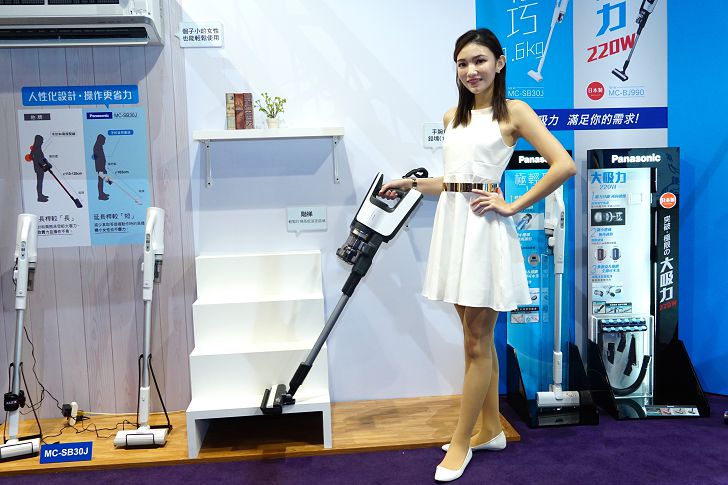 MC-BJ990 僅重 2.5 公斤，內建日本原裝 Panasonic 鋰電池，使用時間更長。