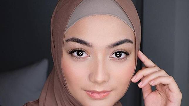 7 Artis Indonesia yang Masuk Nominasi Wanita Tercantik Sedunia 