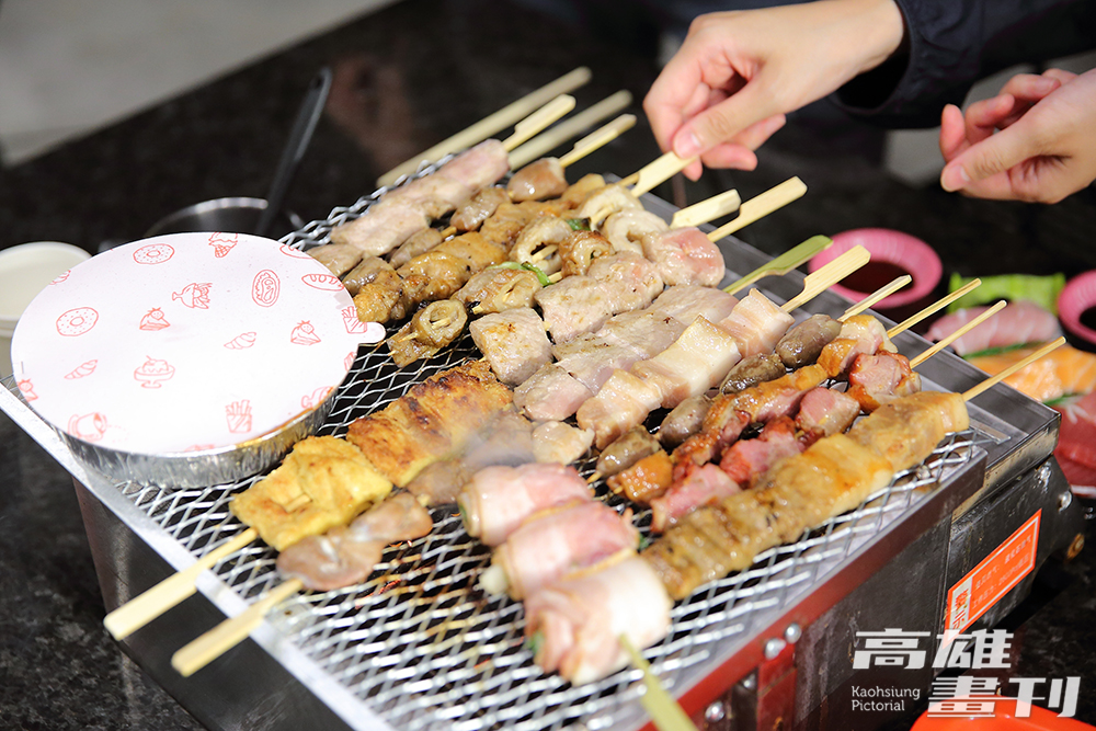 露天燒烤香噴噴，讓人聞香而來，走過路過不要錯過。(攝影/Carter)