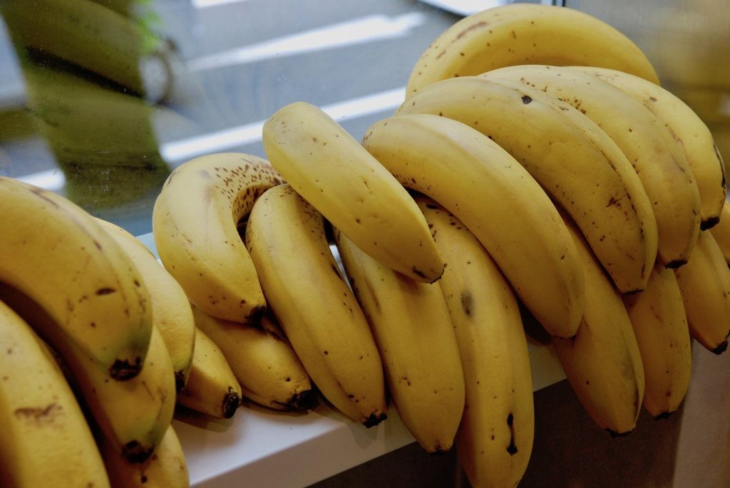 許せ バナナよ 長年の誤解を捨てて いまこそバナナを食べよう