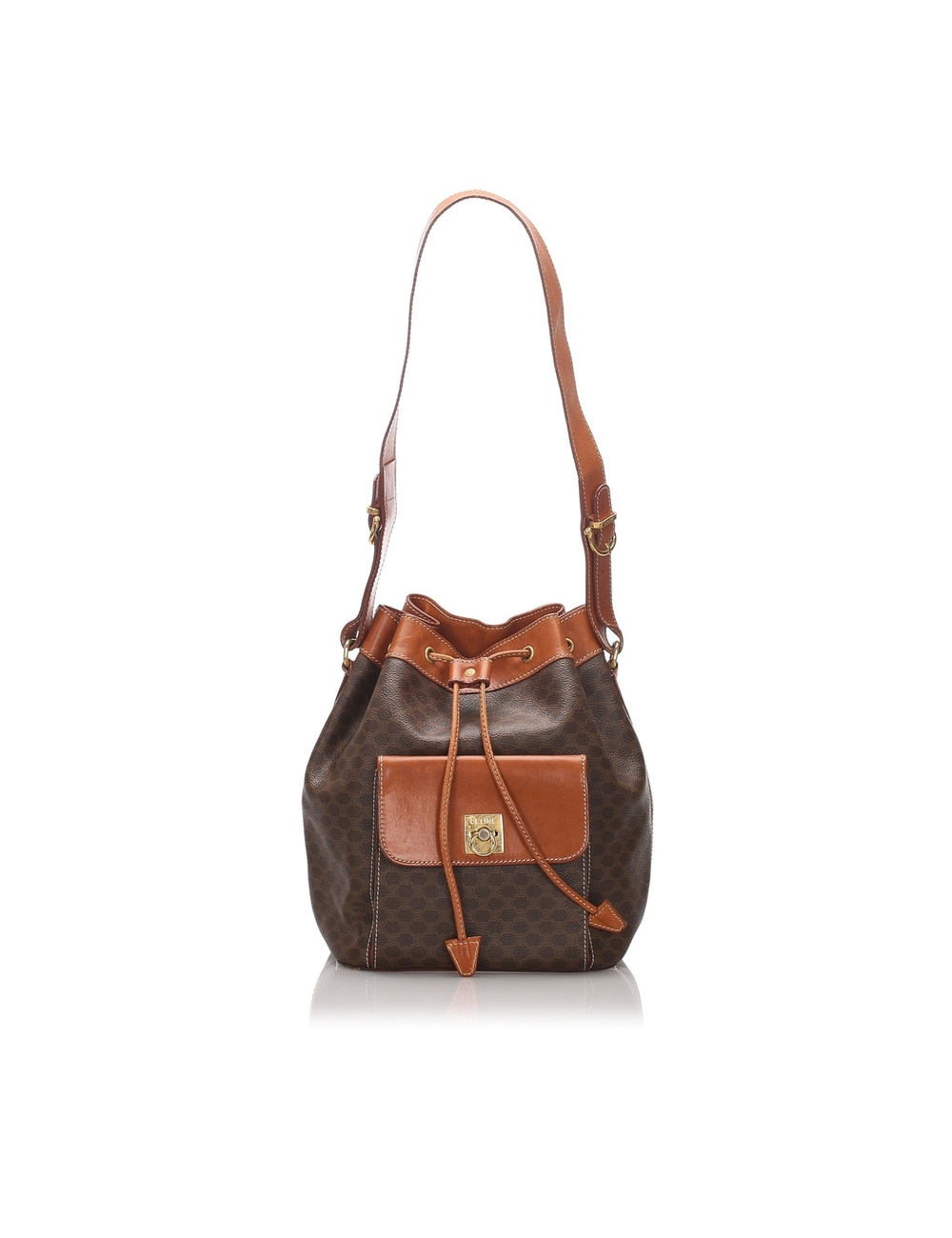 產品詳情： 棕色Celine Macadam抽繩水桶包。這款水桶包採用帶皮革飾邊的PVC主體，平帶，束帶開合和外翻蓋口袋（帶翻蓋鎖扣）設計。 11.8英寸長x 7.9英寸寬x 5.9英寸深 健康）狀況