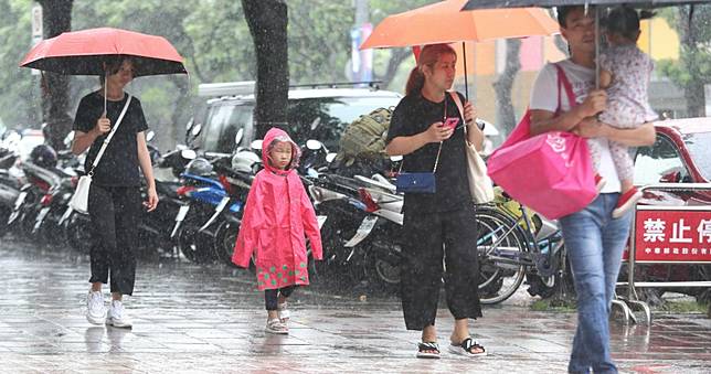 明起變天溫度溜滑梯　最多降6度越晚越容易下雨