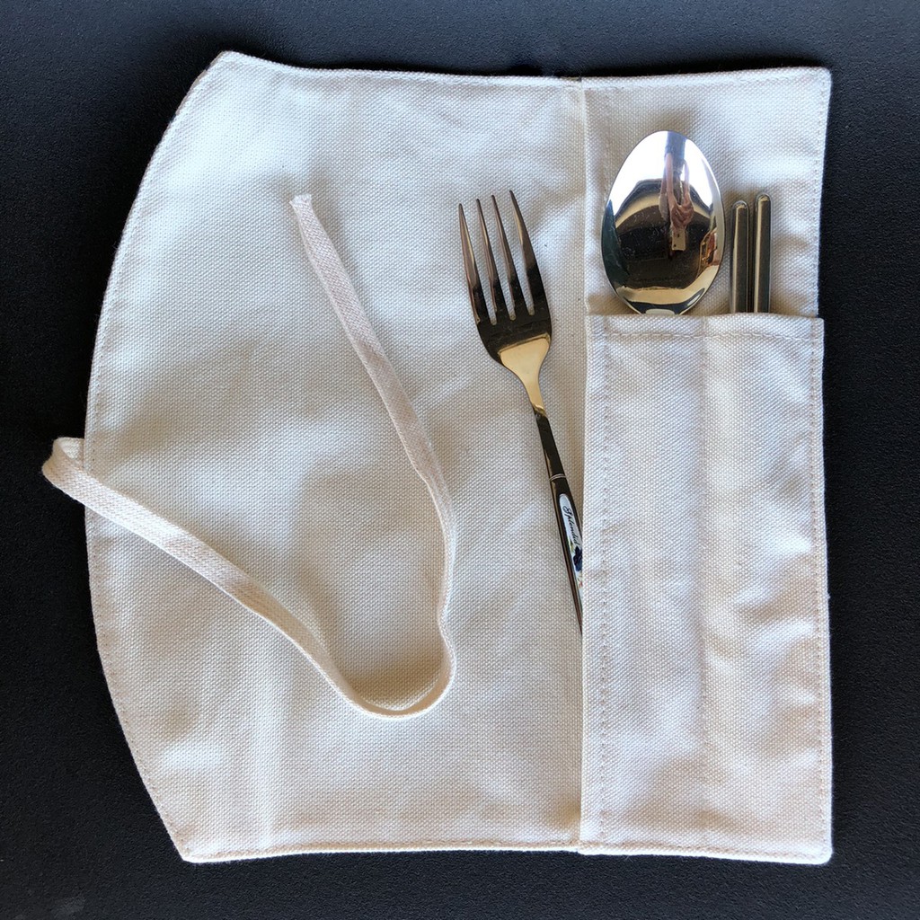 湯匙.叉子. 環保吸管...等商品尺寸長：25公分寬：20公分尺寸皆為手量可能會有些小誤差★ 帆布包清潔的三個方式❶ 橡皮擦擦拭帆布表面都會有漿可將輕微髒污擦拭掉❷ 軟毛刷在髒污處用沾濕軟毛刷清潔，再