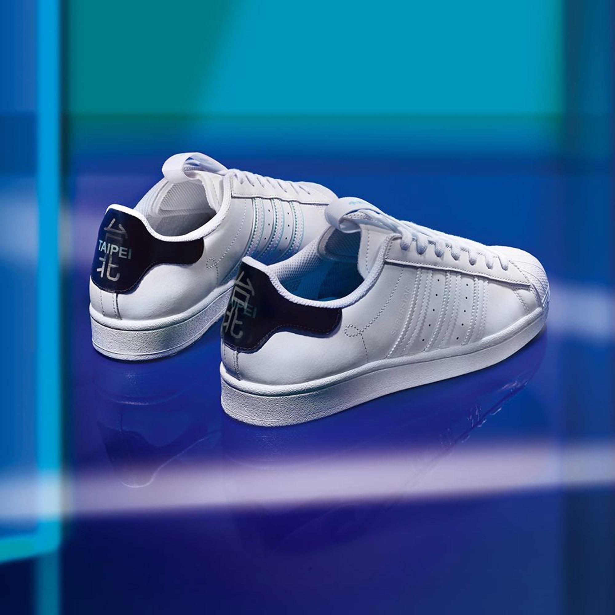 以台北為主題的貝殼頭經典鞋