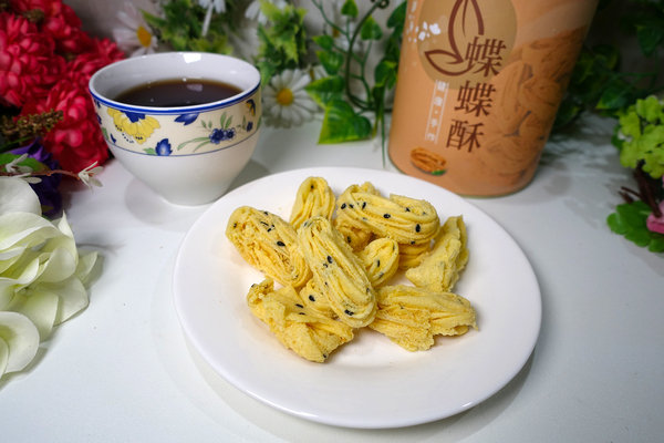 千層蛋捲推薦-38熊蝶蝶酥,團購美食台北伴手禮,包裝可客製化的手工蛋捲,適合當婚禮小物、彌月禮、公司團體贈品的好吃宅配美食