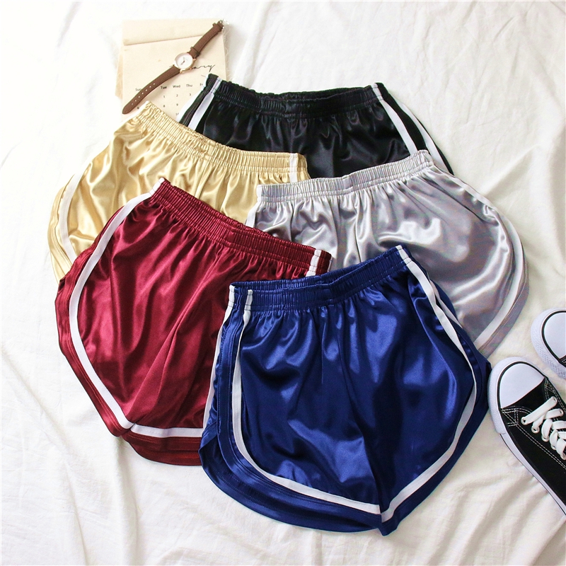 【現貨】實拍韓版緞面休閒短褲 亮面 闊腿短褲 短褲 熱褲 歐美風 彈力 運動短褲 跑步短褲 學院風運動褲