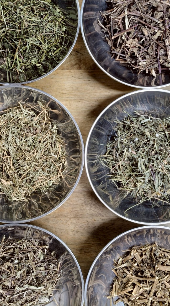 *‘‘青草派‘‘* （純手工熬煮青草茶）