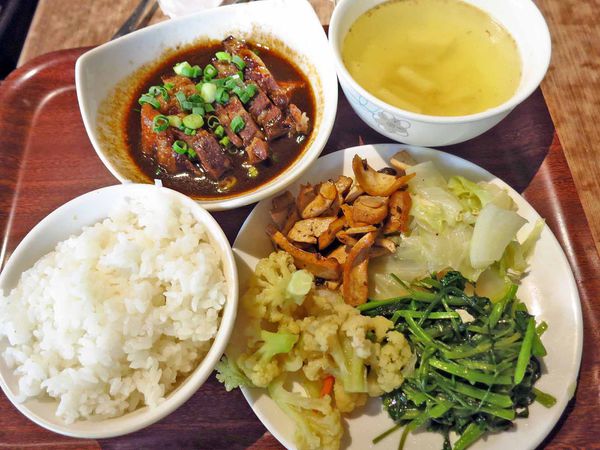 【新莊美食】講談食堂-香噴噴迷人的東坡肉飯 【新莊美食】講談食堂-香噴噴迷人的東坡肉飯