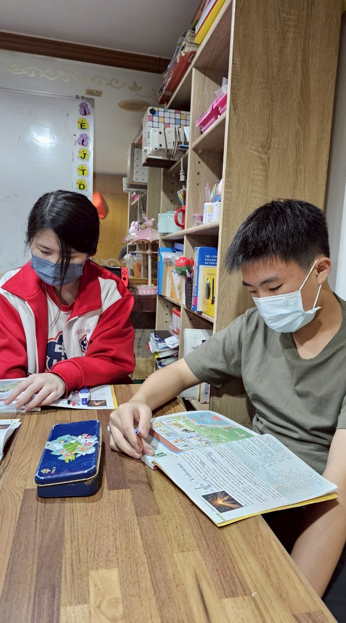 溫允'S 輕聲細語