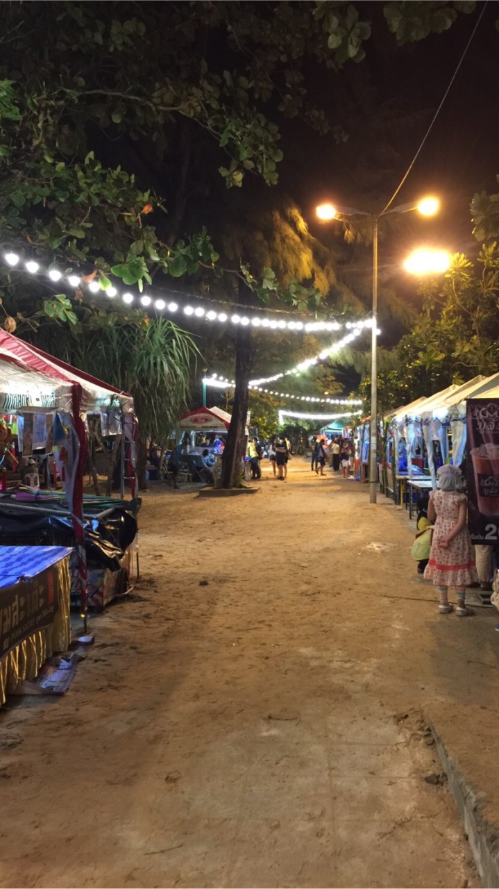 ห้องขายและโชว์สินค้าตลาดนัด ร่วมใจสู้ภัยโควิด