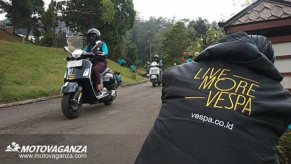 Menjajal Kemampuan Vespa Gts Super Tech 300
