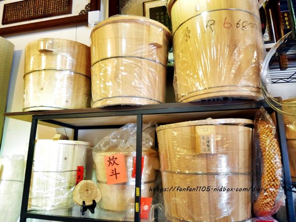 【三峽老街】三峽必買伴手禮 #台灣檜木館 #彰化社頭棉襪機能服飾 #襪子一雙10元 #三角湧老街 (46).JPG