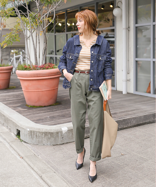 出國旅遊每天想多睡五分鐘？以牛仔外套混搭休閒率性的旅遊穿著1