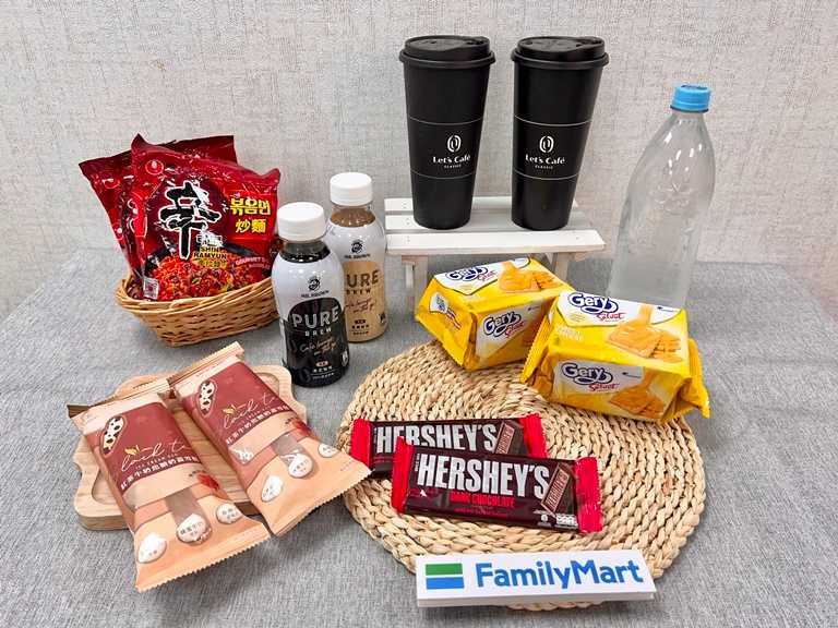周末小確幸康康5 多樣商品買一送一 再加碼Fami!ce霜淇淋第二件10元。