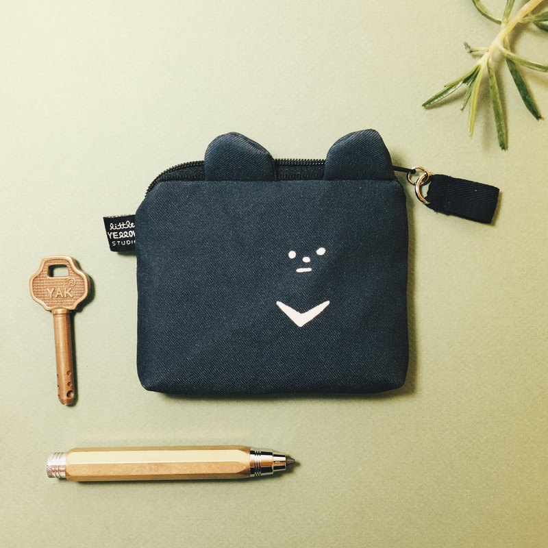 門市限定款釋出，臺灣黑熊造型卡套零錢包，背面可放票卡、內裡可放零錢或小物。