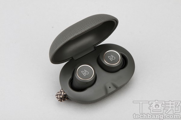 B&O PLAY Beoplay E8－ 全觸控體驗的藝術品