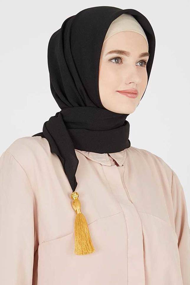 Wajib Dimiliki Nih Girls Ini Dia Warna Hijab Yang Mudah Kamu Mix And Match Facetofeet Com Line Today