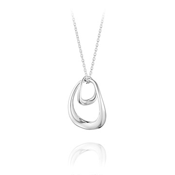 靈感來自母親與孩子的愛，透過創新的手法，與自然的形式體現「讚頌生命的創造」，婀娜的曲線，也象徵了女性的優雅姿態。