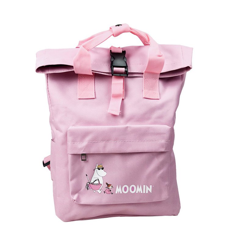 Moomin家族有著圓潤的身型，像極了河馬，但他們可是一群千奇百怪的精靈，住在芬蘭森林裏的姆明谷(Moomin Valley)，每天都發生許多好玩又令人驚奇的故事。