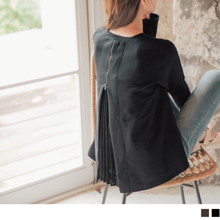 選用舒適的針織面料，給予親膚好感穿著。 純色圓領簡單穿搭，穿出你的時尚品味。 後拉鍊設計與百褶拼接，增添整體層次感與視覺豐富度。 此款2色長袖上衣，適合優雅主管穿搭、情人節穿搭。 **********