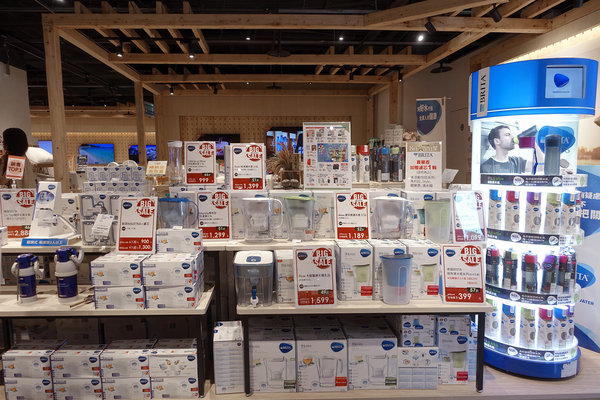 COVEx夏普展演活動，捷運小巨蛋站智慧生活館，結合咖啡店、家電體驗、廚藝教室、精選生活好物、特賣會，可場地租借且有網美牆打卡的主題式情境賣場