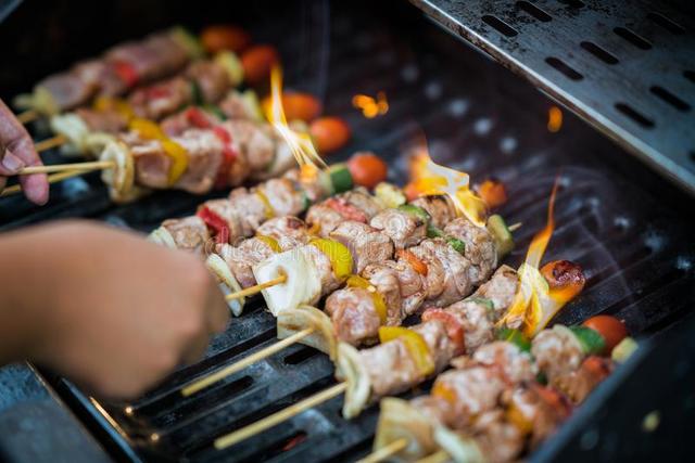 喝酒時千萬別碰！下酒菜6大「禁忌食物」，胡亂吃當心身體出問題！