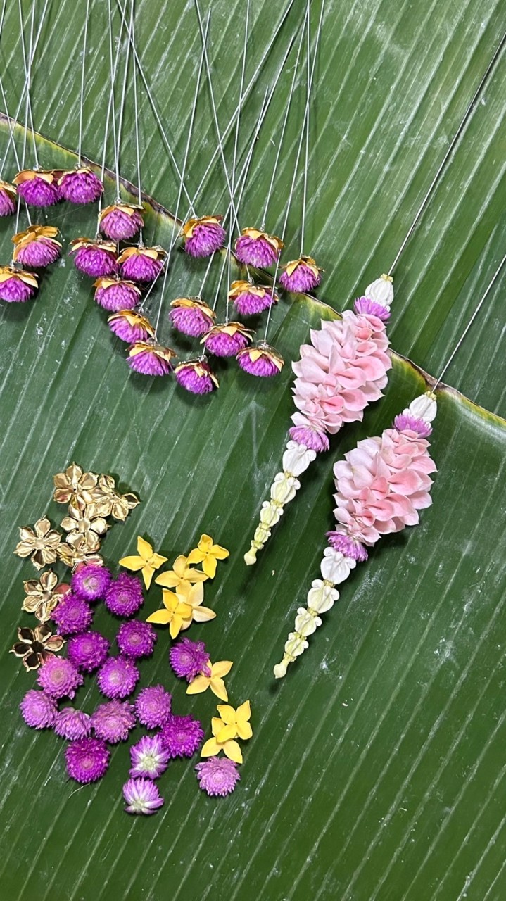 Iively D Flowers