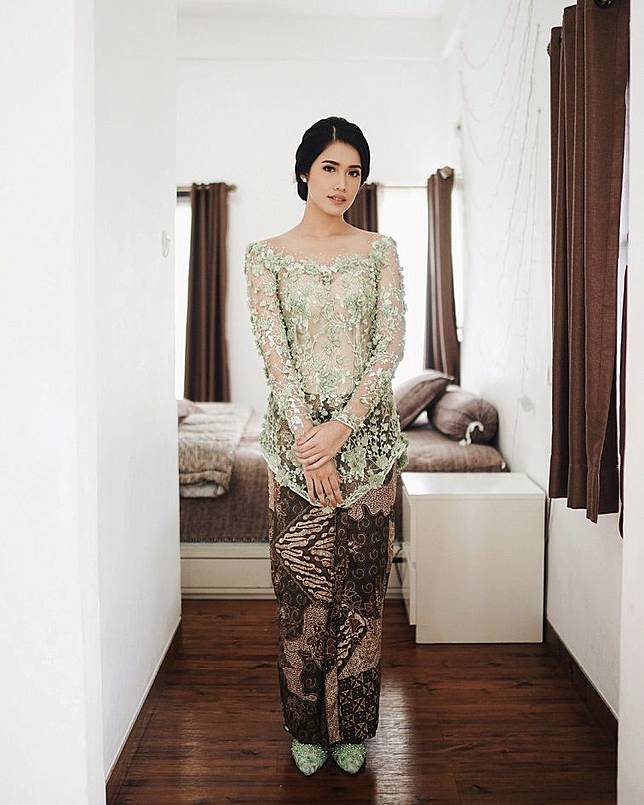 10 Kebaya Anti Mainstream yang Bikin Acara Lamaran Tak 