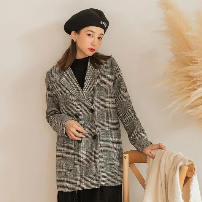 #千鳥格紋西裝外套#C02-材質：棉顏色：黑色／咖啡尺寸：全長78／肩寬38／胸寬54／袖長58-【鑑賞期及退貨注意事項】提供15天鑑賞期之權益(含例假日，此為考慮期並非試用期)，不可適用於以下情況，