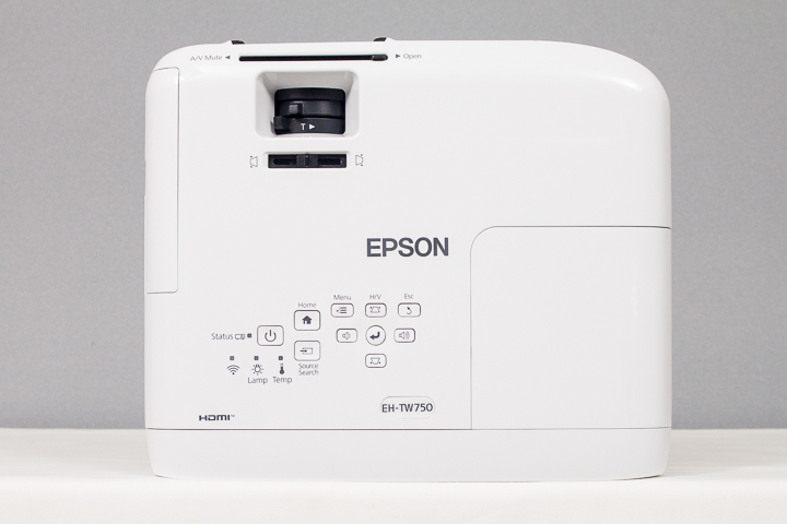 Epson EH-TW750 超高亮度劇院投影機，帶來全家觀影歡樂時光