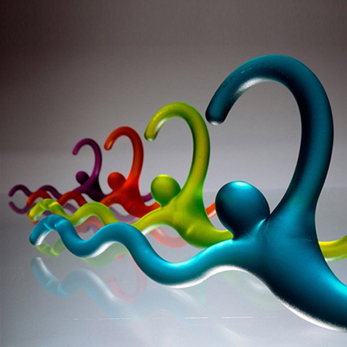 台灣優良產品GD-Mark評鑑德國IF設計獎複審入圍嘿!大鯊魚快追上啦！加油?再撐一下吧?快上岸啦!Hang on!!快被鯊魚追上的人與海浪的結合，將電影漫畫中才會出現的情節，轉化成充滿幽默的”Han