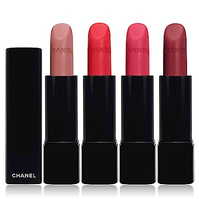 優雅而細緻的質地賦予雙唇柔嫩滋潤感受黑色霧面設計的全新包裝