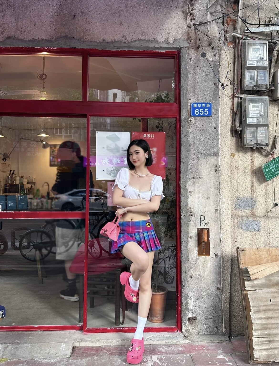 Crocs也跟上芭比風！新款Crocs經典人魚高跟鞋，穿上秒變大長腿美女！