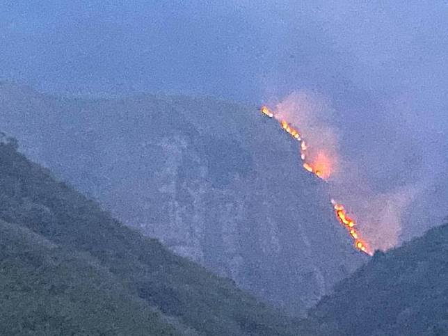 別再燒啦 嘉義隙頂象山火燒山深夜無法撲救 自由電子報 Line Today