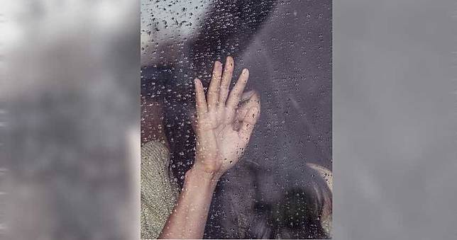 威脅「殺死3歲弟」！母失控「腰帶勒斃」躁鬱症女兒