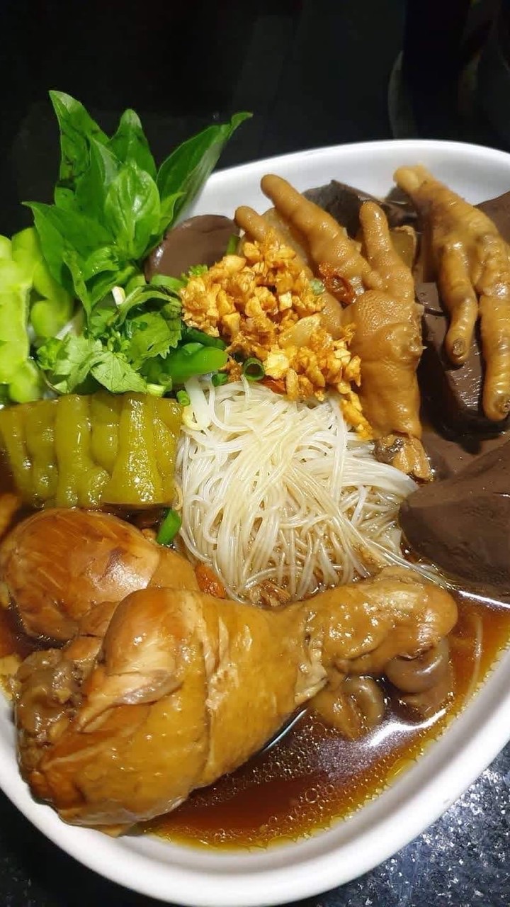 ก๋วยเตี๋ยวไก่มะระพ่อตา ริมคลอง6 และเมนูอื่นฯ.