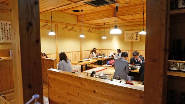 【福岡美食】午餐明太子吃到飽 牛腸鍋やまや-中午用餐時間坐無虛席的免費明太子吃到飽店