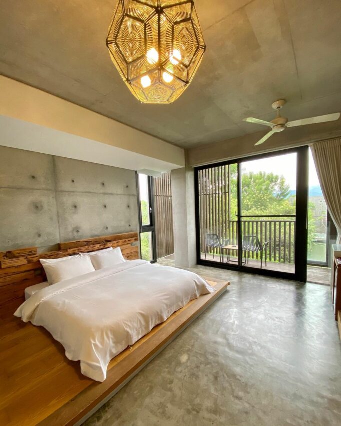 宜蘭住宿推薦｜有著好山好水魅力的宜蘭一直是大家旅遊的首選聖地，這次小編幫大家精選2021最新15間【宜蘭住宿推薦】！從高CP值 宜蘭背包客棧 、熱門 宜蘭親子住宿 ，到超豪華的 宜蘭住宿包棟 ，一個人到一群人的選擇通通有～趁連假安排一趟超讚的宜蘭之旅吧！