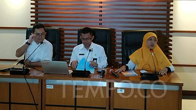 (ki-ka) Kepala Bidang Media dan Pengaduan Masyarakat Badan Kepegawaian Negara atau BKN, Yudhantara Bayu dan Kepala Biro Hubungan Masyarakat BKN, Moh. Ridwan saat mengelar konferensi pers mengenai pendaftaran hari pertama CPNS di Kantor BKN, Cililitan, Jakarta Timur, Rabu, 26 September 2018. Tempo/Dias Prasongko