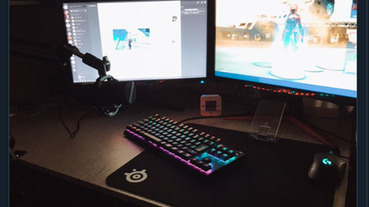 日本國二女學生分享自己的 “高檔電腦設備環境”，釣出一堆嫉妒人士和有錢人家的小孩