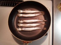 クッキングシートがなくても大丈夫 フライパンで ししゃも をうまく焼くコツ