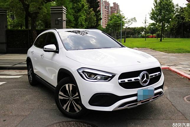 素人試駕 0萬買入門賓士休旅值得嗎 M Benz Gla0三週試駕心得 81汽車交易網 Line Today