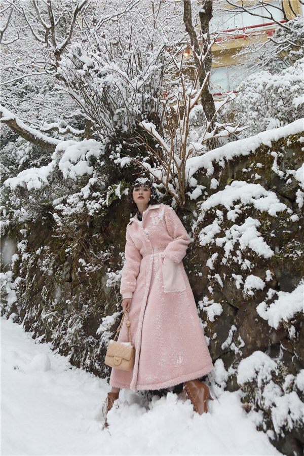 Rui 小貓聯名×粉嫩捲捲毛皮革大衣