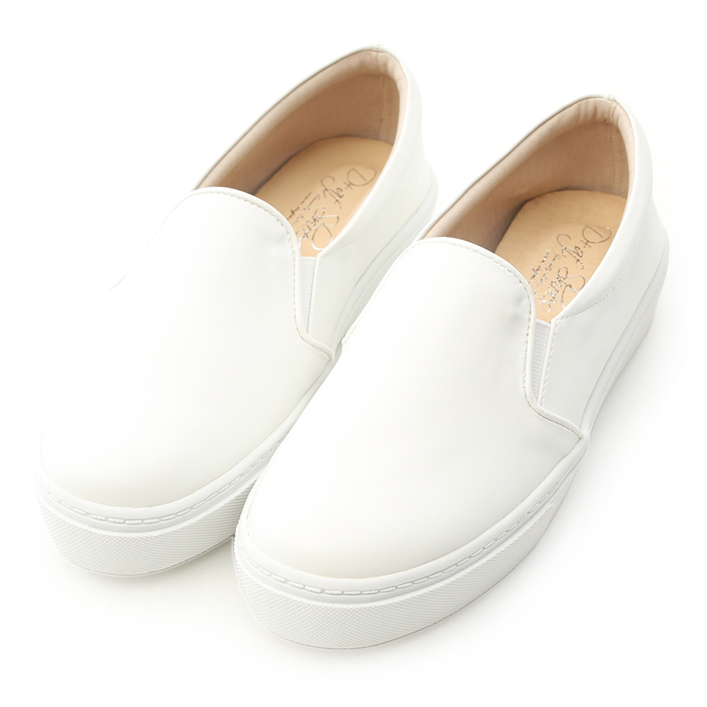 MIT台灣製造 優質良品 素面懶人鞋絕對是鞋櫃必備的百搭單品 腳掌的地方有特別加寬， 穿起來不容易有擠腳的不適感 選用專櫃等級的超厚切乳膠軟墊 高密度的乳膠材質穿起來Q軟又舒適 加上真豚皮墊腳，穿起來