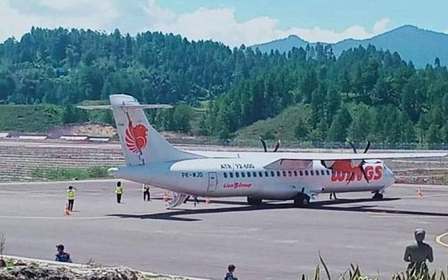 Pesawat Atr 72 600 Wings Air Mendarat Mulus Di Bandara Toraja Bisnis Com Line Today