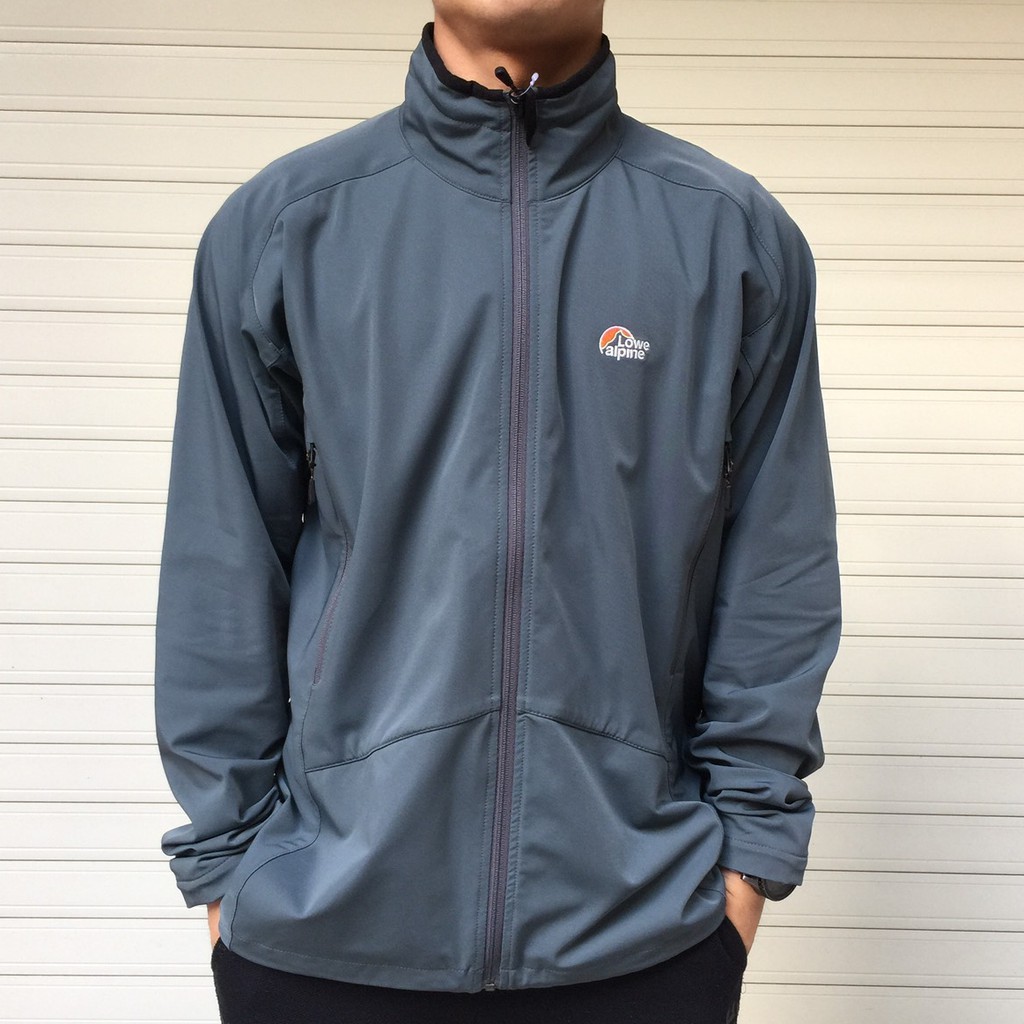 商品規格 :- 款式 : 男款- 顏色 : 鐵灰- 尺寸 : XL- 型號 :L11108商品介紹 : - Stormweave™專屬耐磨布料- 具防風、防潑水、彈性佳- 兩側拉鍊口袋設計- 下擺束口