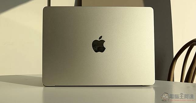 M2 MacBook Air 開箱體驗：美型新設計與更強Apple 晶片效能值得M1 使用