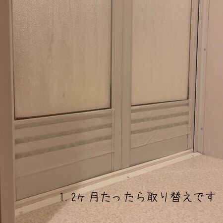 お風呂のドアに貼るだけで掃除が楽になるアイテム（暮らしニスタ）